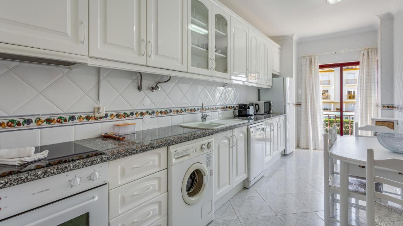 Serene Apartment W/ Balcony And Pool By Lovelystay Quarteira Εξωτερικό φωτογραφία