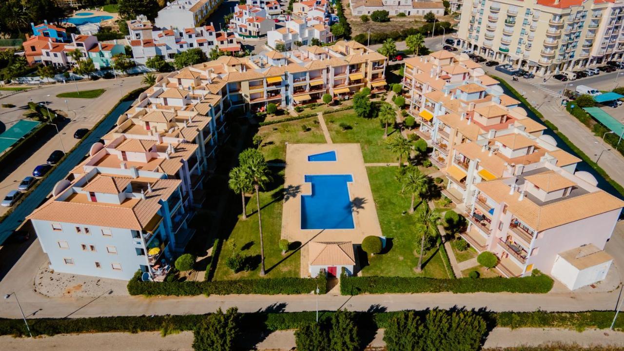 Serene Apartment W/ Balcony And Pool By Lovelystay Quarteira Εξωτερικό φωτογραφία