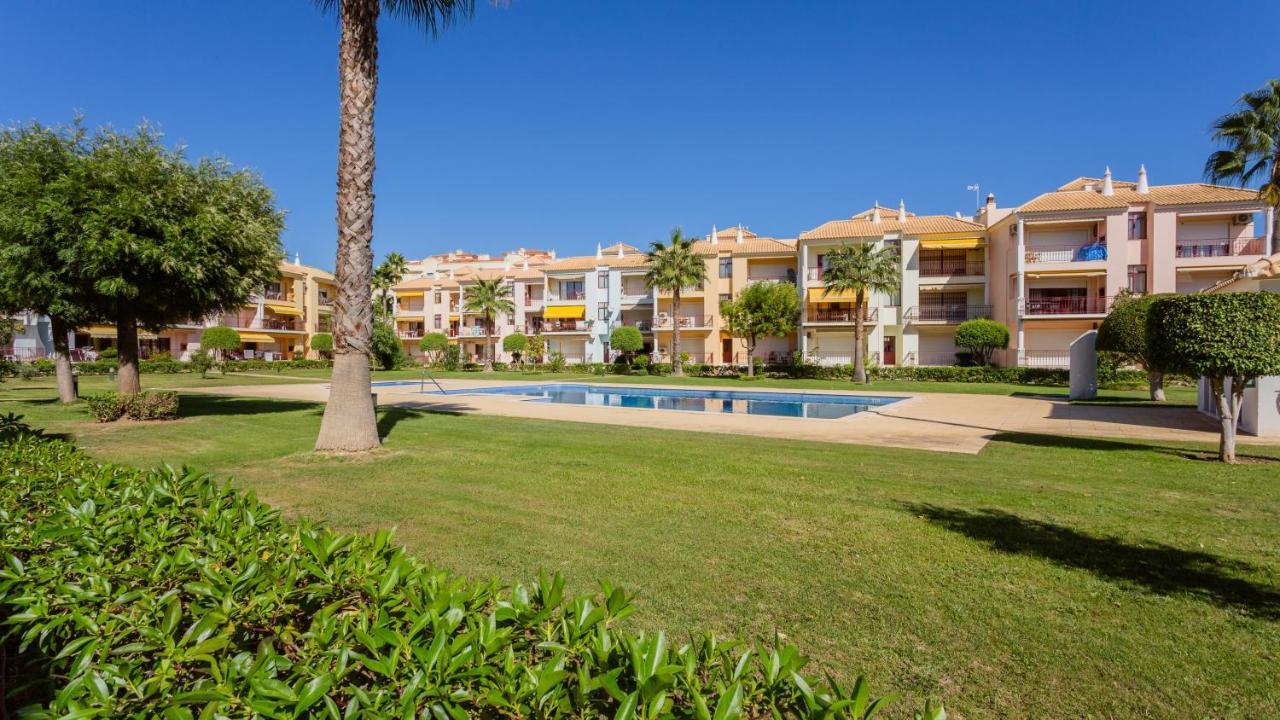 Serene Apartment W/ Balcony And Pool By Lovelystay Quarteira Εξωτερικό φωτογραφία
